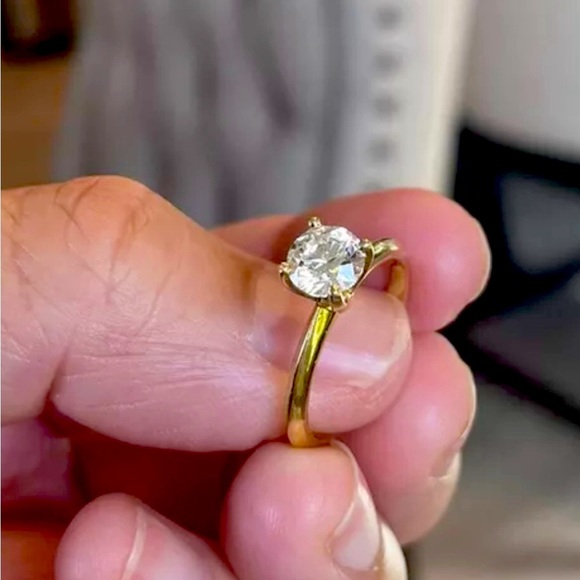 Pre-owned Natural engagement ring. 5.5 size. - Picture 6 of 9